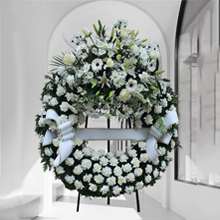 Corazon de flores funerarias especial para tanatorios de Lugo